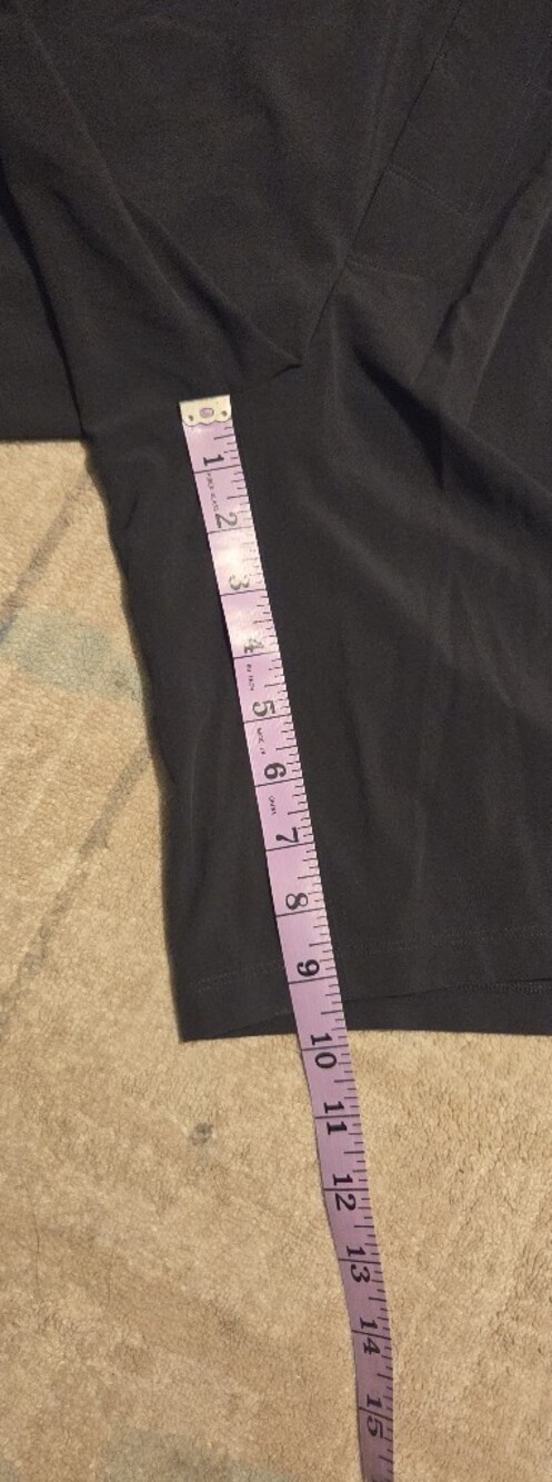 Alo Yoga 9" Repetition Shorts. Black. Size L. EUC - Picture 5 of 6